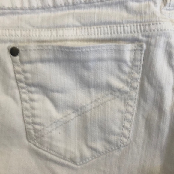 Shorts - Picture 7 of 8